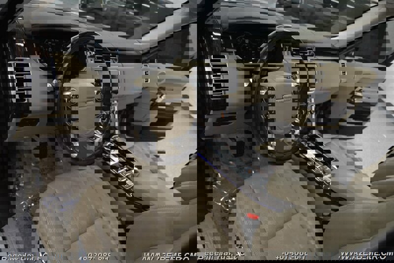 Used 2017 Land Rover Range Rover HSE image 12