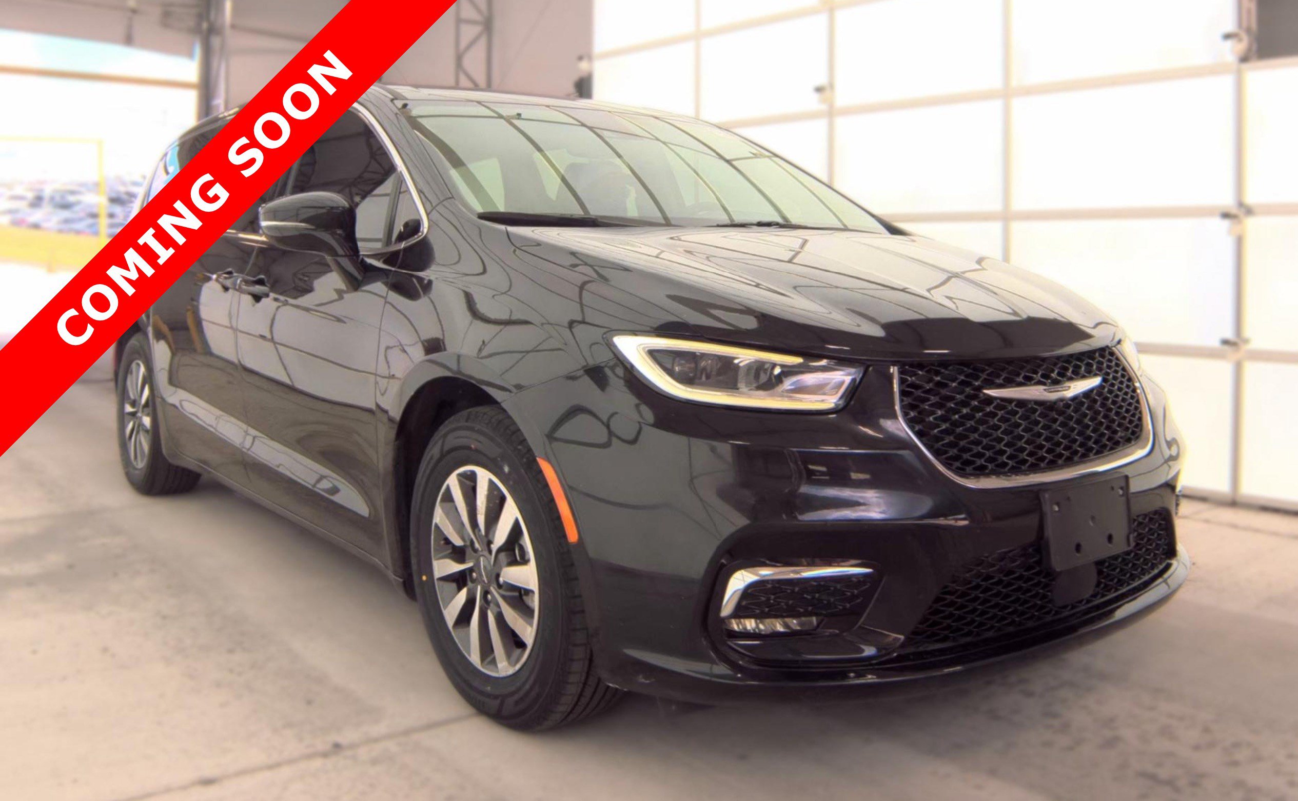 Used 2024 Chrysler Pacifica Limited FWD image 3