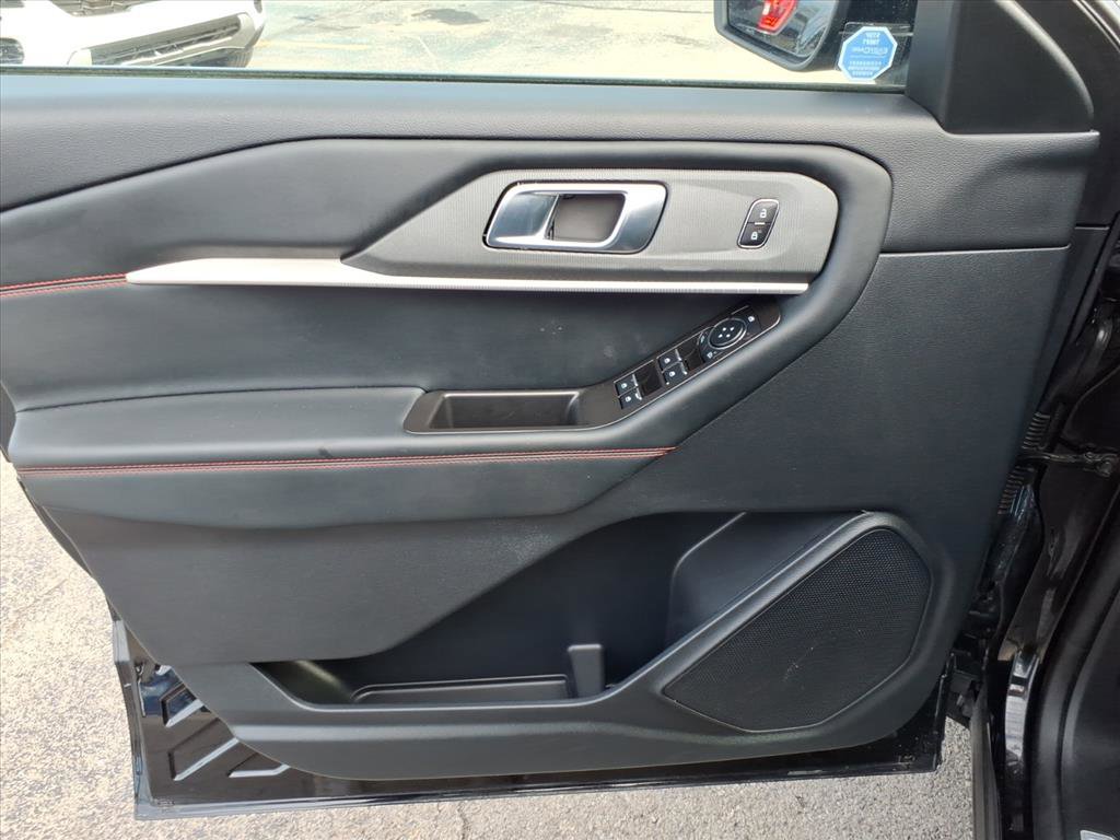 Used 2025 Ford Explorer ST-Line w/ ST-Line Street Pack image 12