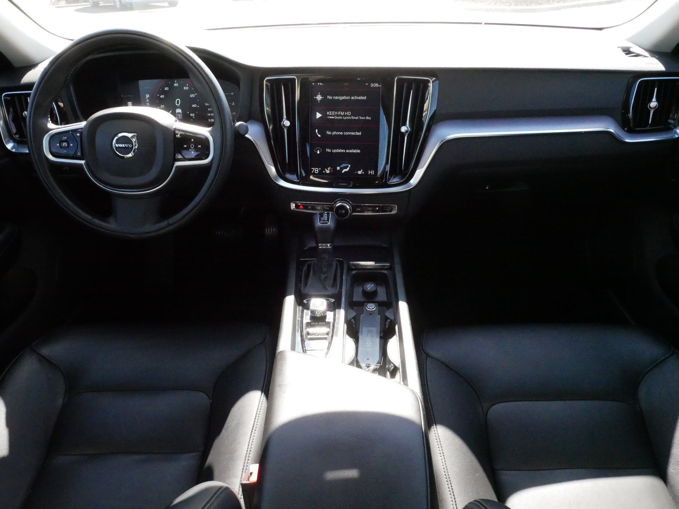 Used 2019 Volvo S60 T6 Momentum w/ Premium Package image 10