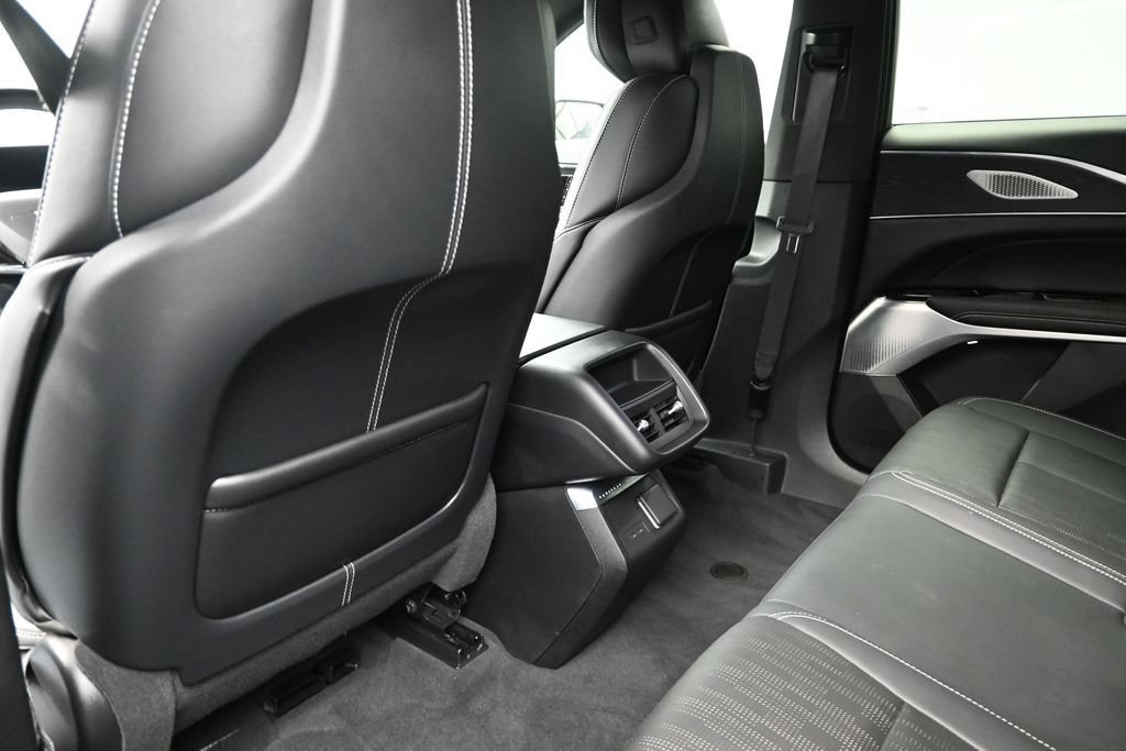 Certified 2024 Cadillac Lyriq Luxury AWD/4WD image 12