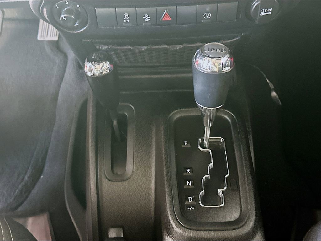 Used 2016 Jeep Wrangler Unlimited Sahara w/ Connectivity Group image 16