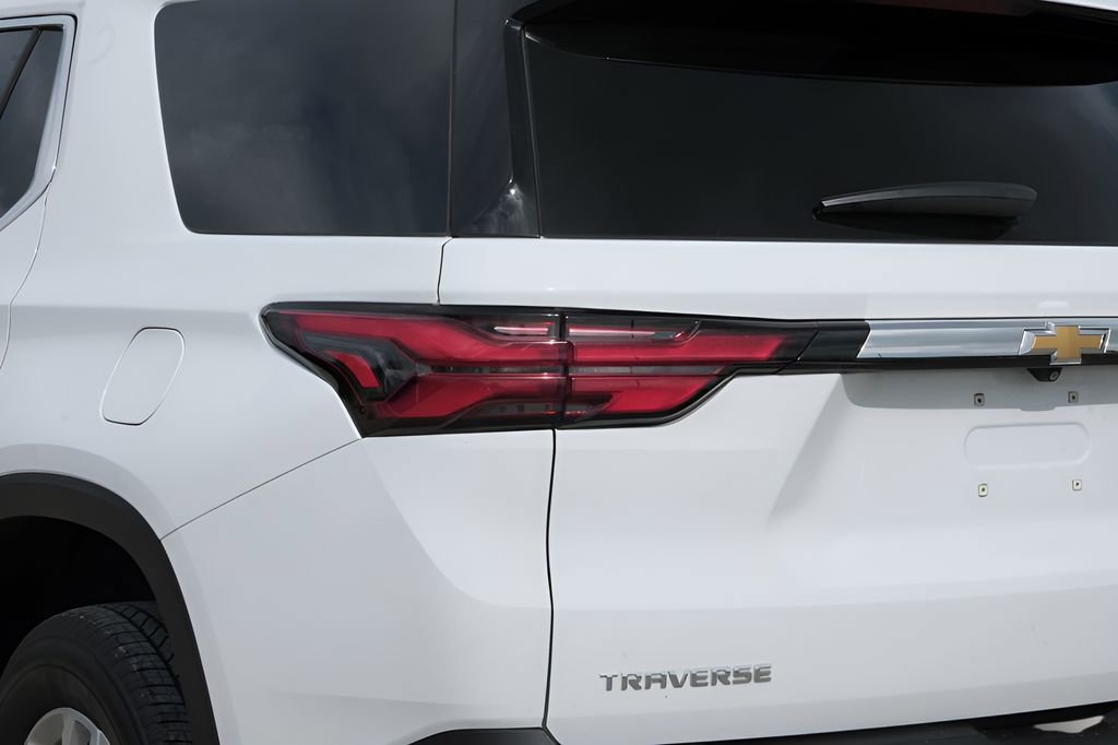 Used 2023 Chevrolet Traverse LS FWD image 39