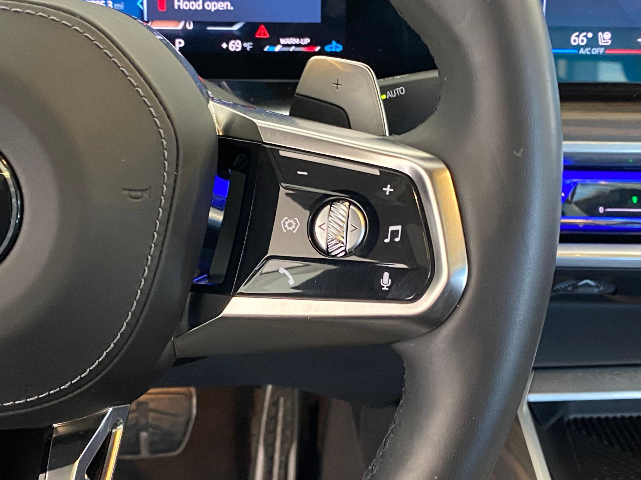 Used 2025 BMW 760i xDrive w/ Executive Package image 30