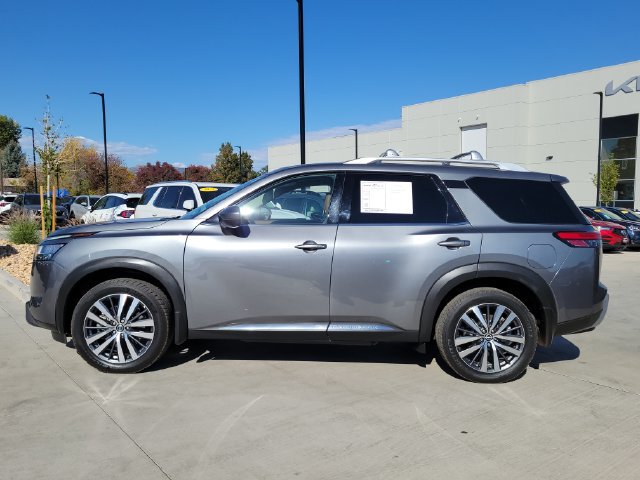 Used 2022 Nissan Pathfinder Platinum w/ Cargo Package AWD/4WD image 2