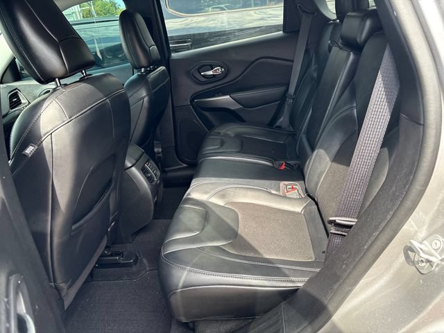 Used 2021 Jeep Cherokee Latitude Plus w/ Sun & Sound Group AWD/4WD image 9