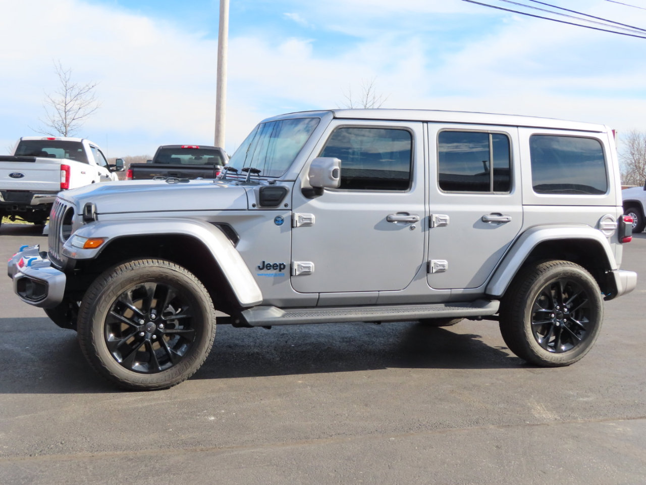 Used 2021 Jeep Wrangler Unlimited Sahara image 2
