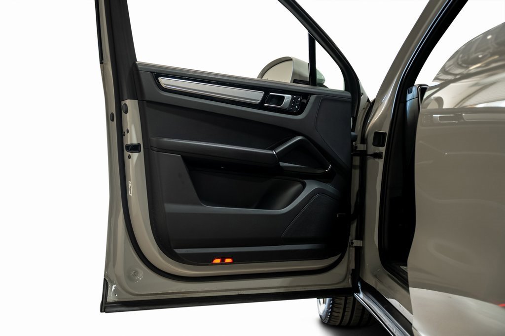 Used 2022 Porsche Cayenne S Platinum image 55