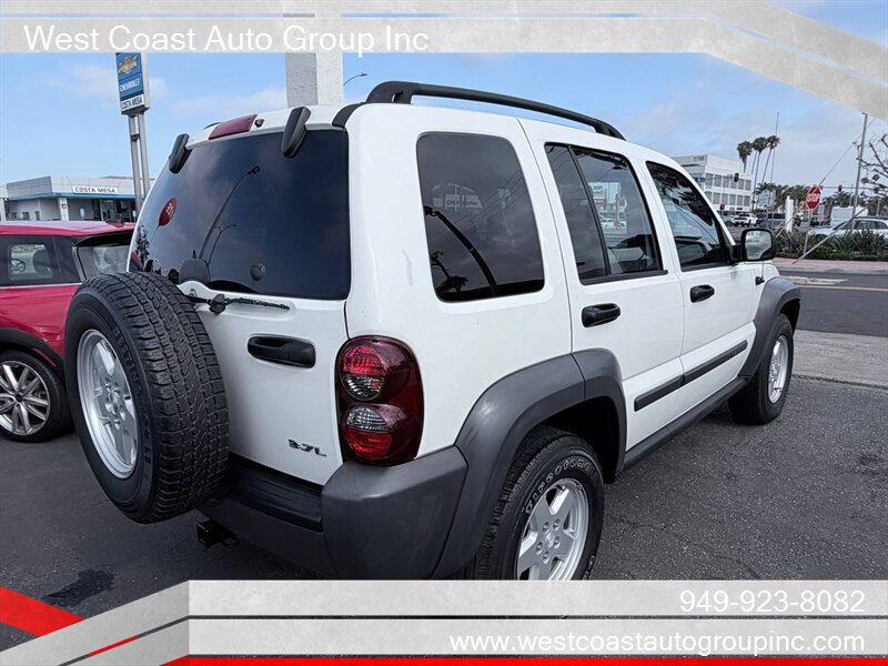 Used 2007 Jeep Liberty Sport RWD image 4