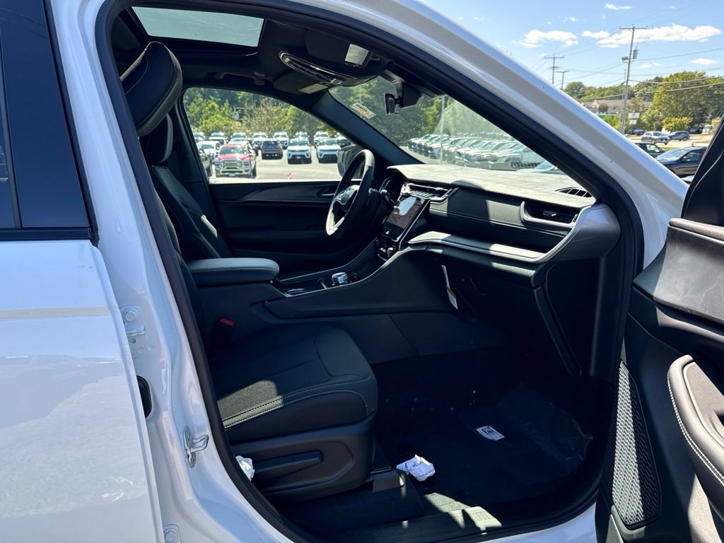 New 2027 Jeep Grand Cherokee Laredo X AWD/4WD image 26