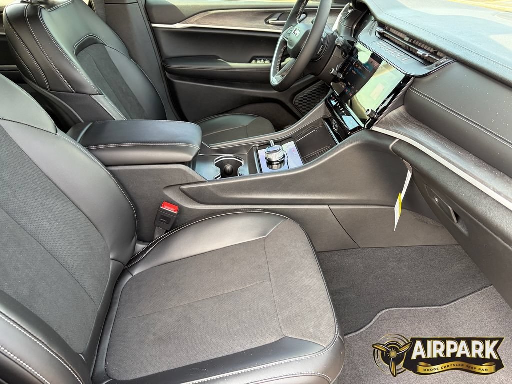 New 2026 Jeep Grand Cherokee Altitude AWD/4WD image 11