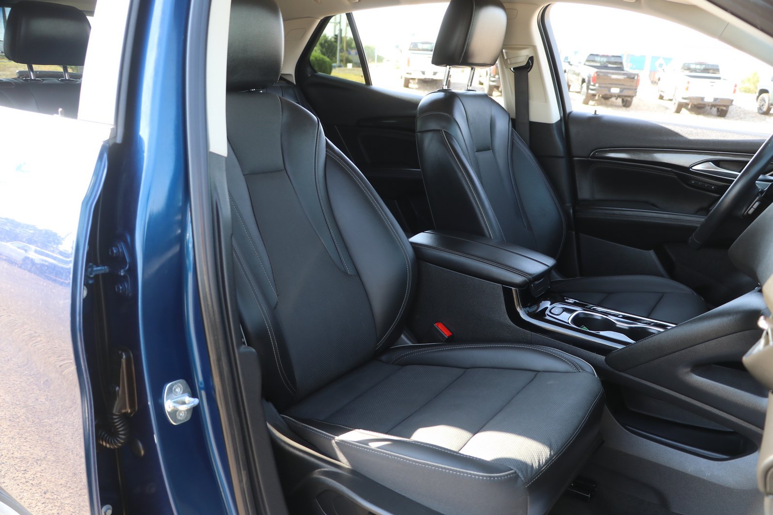 Used 2023 Buick Envision Essence AWD/4WD image 32
