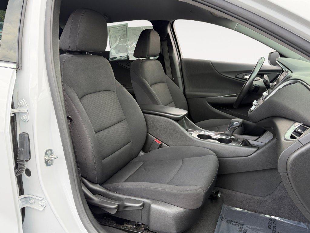 Used 2022 Chevrolet Malibu RS FWD image 25