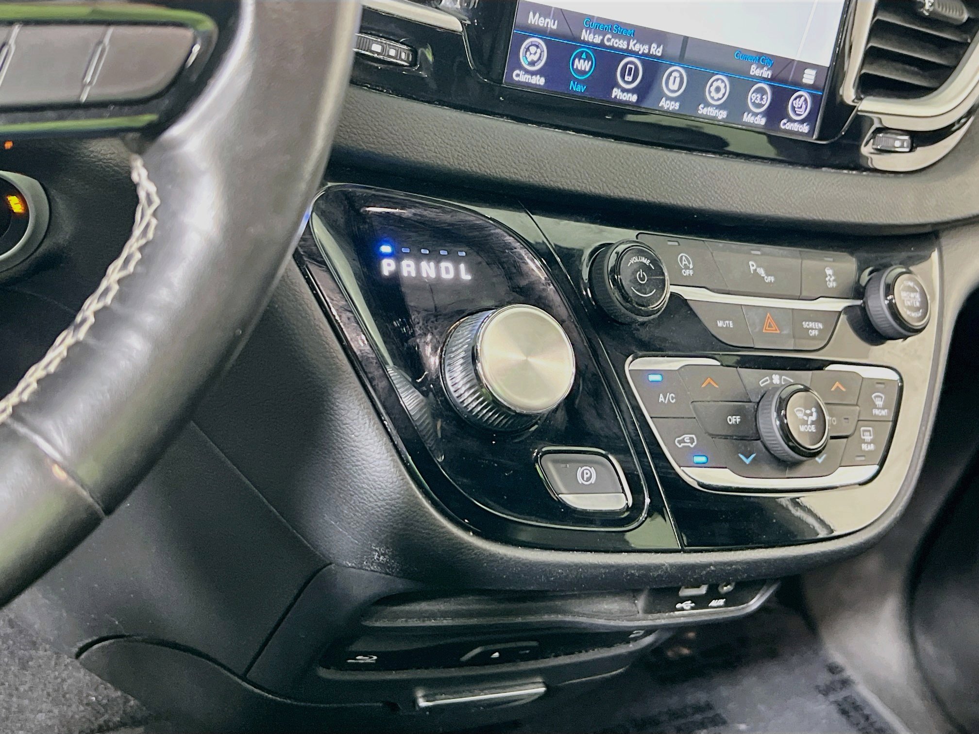 Used 2020 Chrysler Pacifica Touring-L Plus FWD image 16