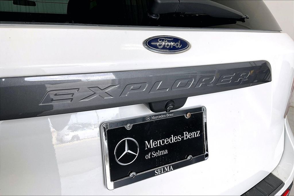 Used 2021 Ford Explorer XLT w/ Equipment Group 202A RWD image 9