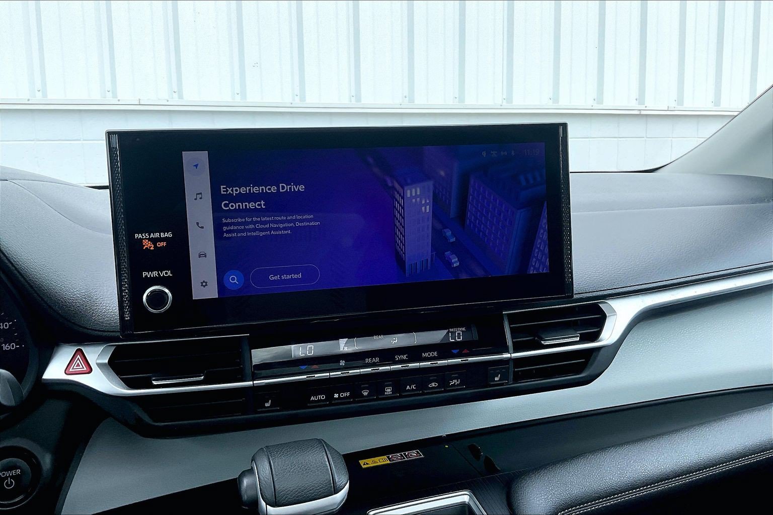 Used 2025 Toyota Sienna XLE FWD image 39