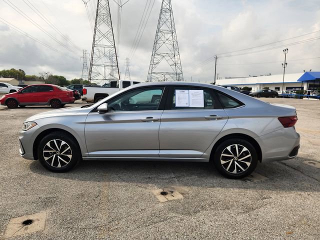 Used 2025 Volkswagen Jetta S image 4