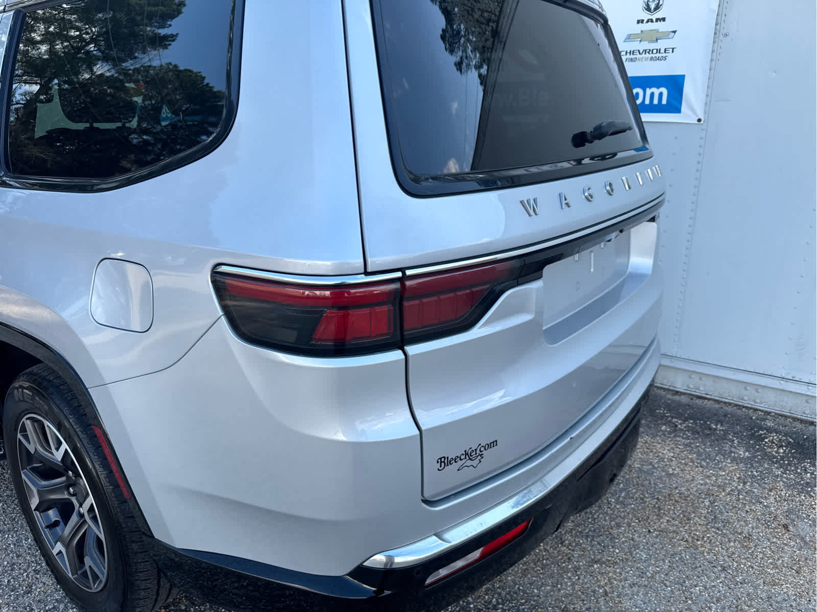 Used 2024 Jeep Wagoneer Series III AWD/4WD image 18