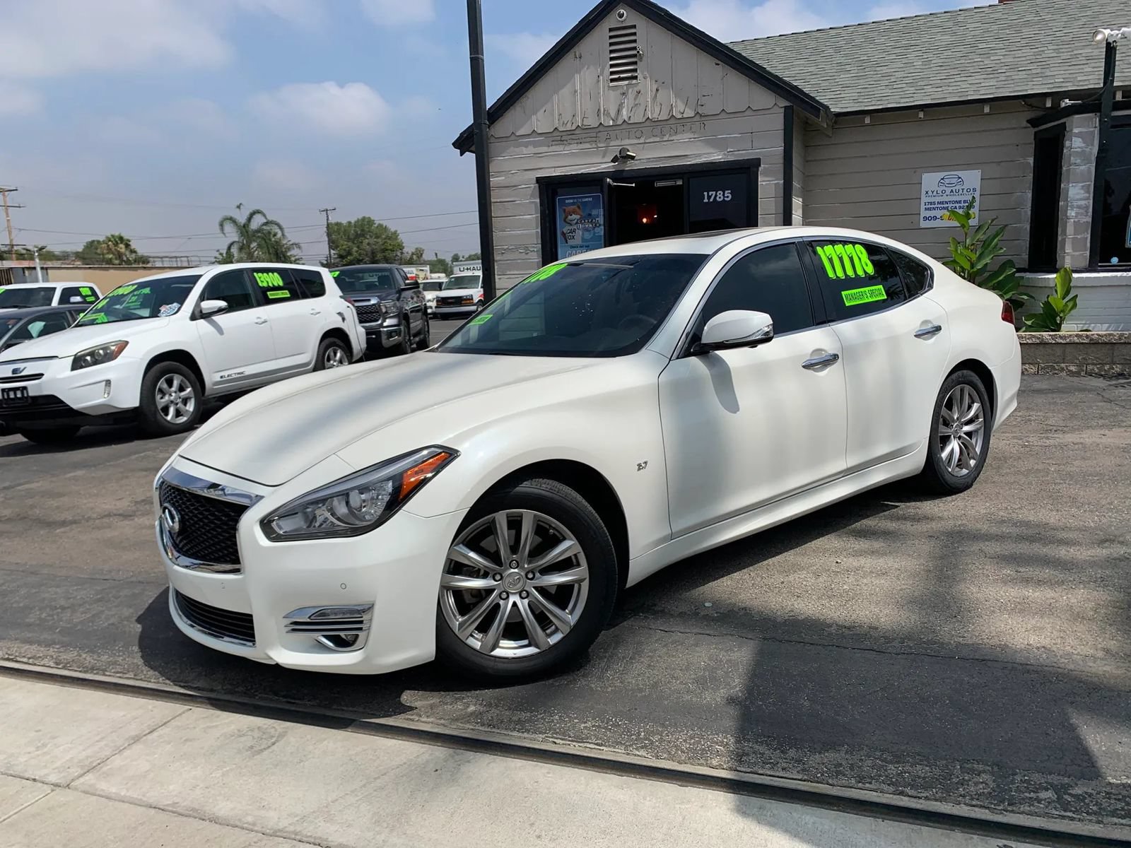 Used 2019 INFINITI Q70 Luxe w/ Proactive Package RWD image 2