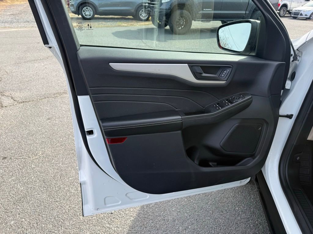 Used 2022 Ford Escape SE w/ Convenience Package image 13