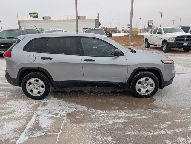 Used 2017 Jeep Cherokee Sport w/ Safety Group image 4