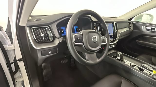 Used 2023 Volvo XC60 B5 Core w/ Climate Package AWD/4WD image 13