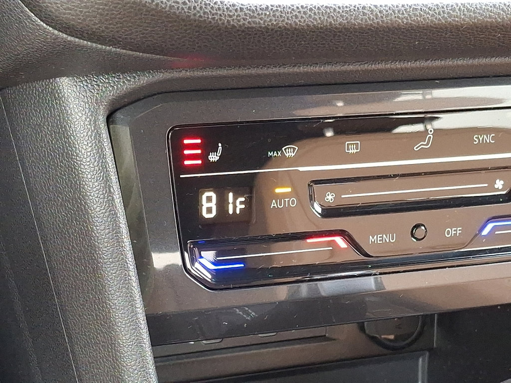 Used 2023 Volkswagen Tiguan SE w/ Panoramic Sunroof Package image 29