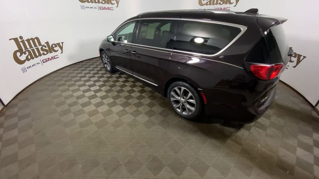 Used 2019 Chrysler Pacifica Limited image 6