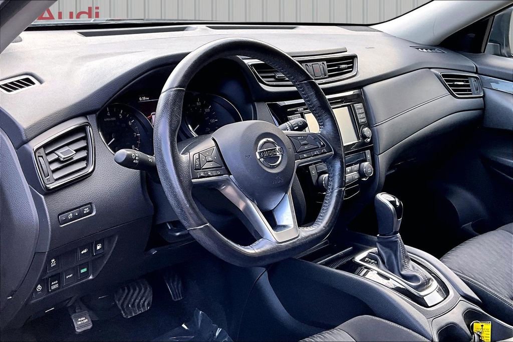 Used 2018 Nissan Rogue SV w/ Premium Package AWD/4WD image 17