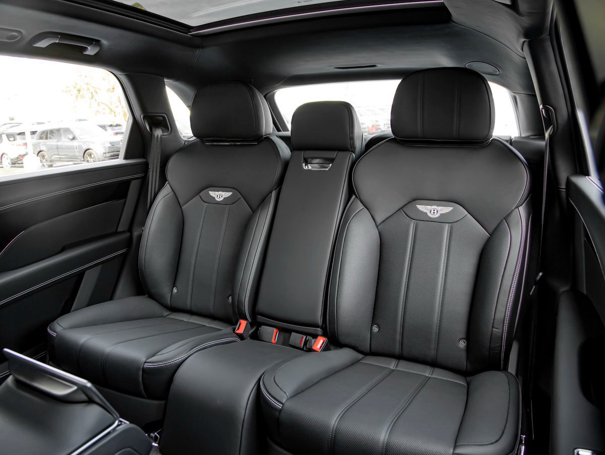 Used 2025 Bentley Bentayga Extended Wheelbase AWD/4WD image 22