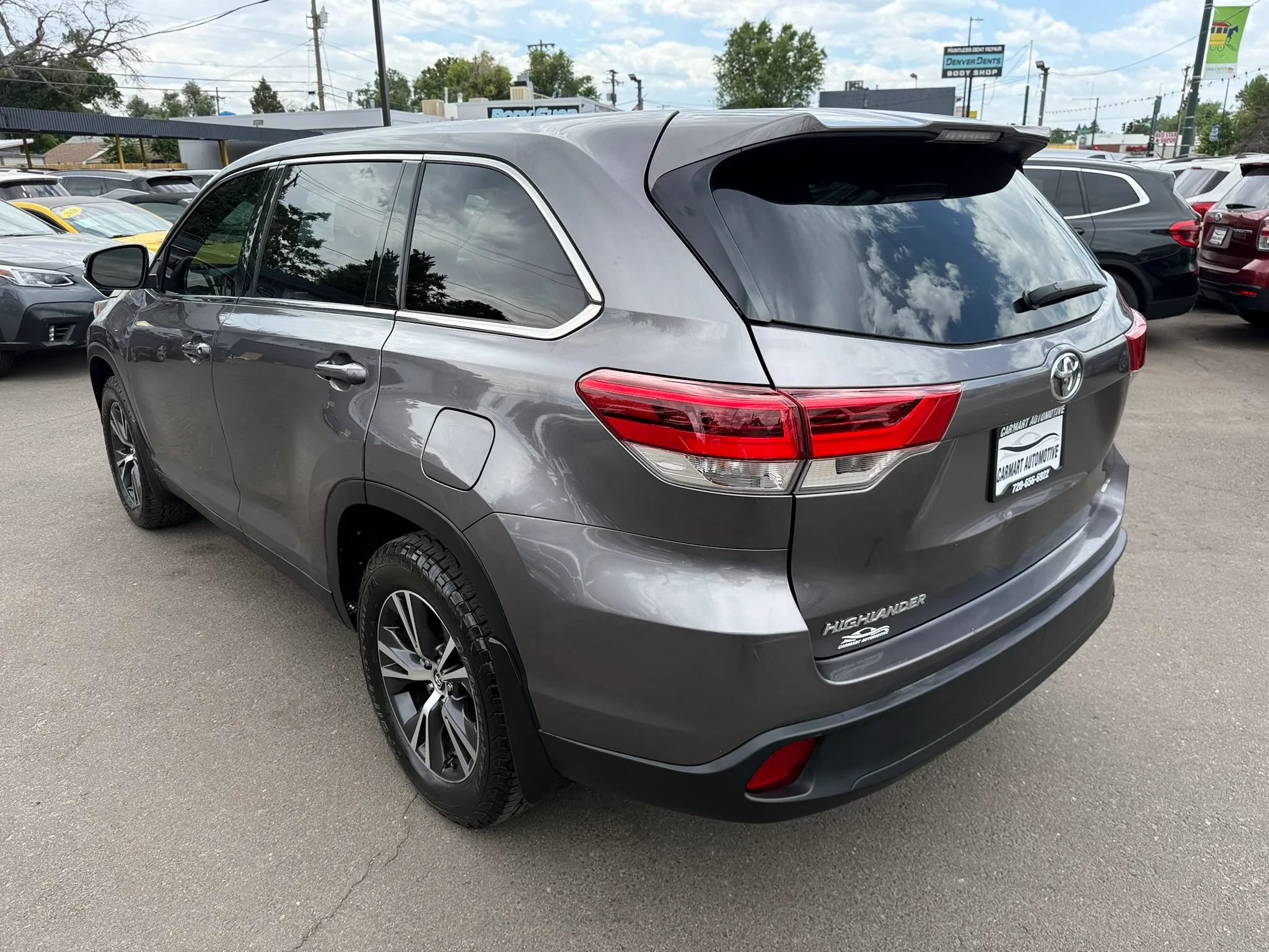 Used 2019 Toyota Highlander LE AWD/4WD image 7