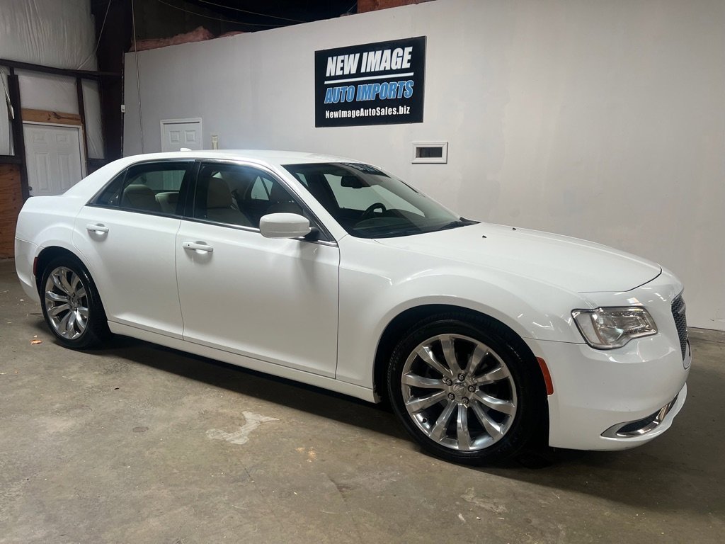 Used 2019 Chrysler 300 Touring L w/ Quick Order Package 22F image 3
