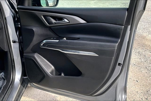 Used 2025 Chevrolet Traverse LT image 24