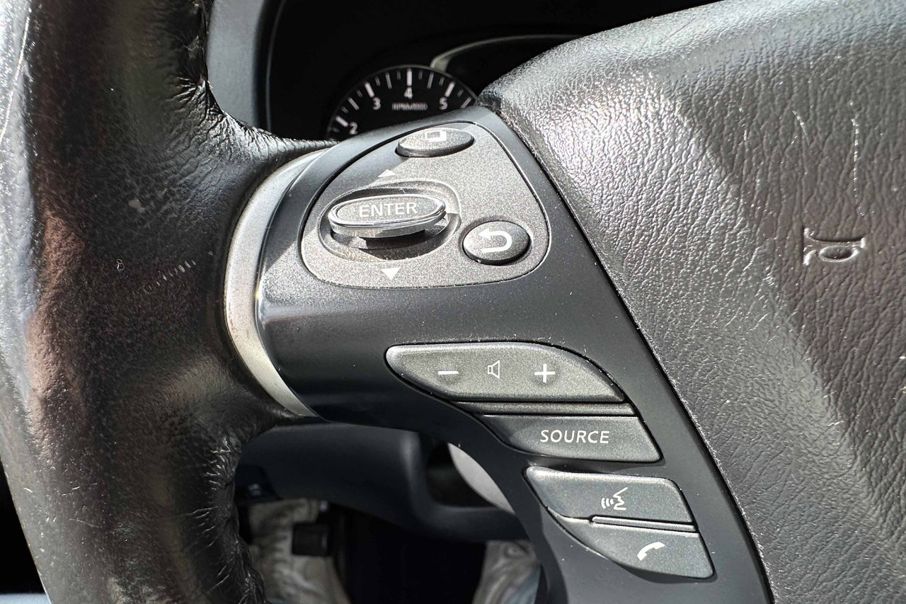 Used 2020 Nissan Pathfinder SL image 21