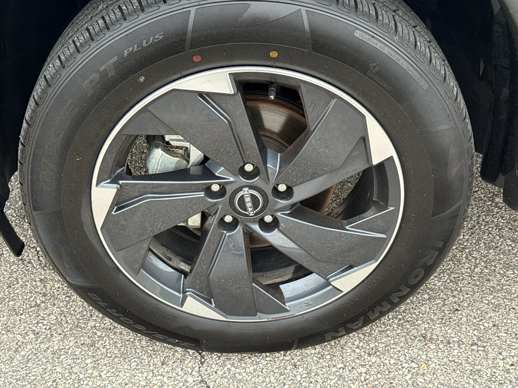 Certified 2025 Nissan Rogue SV AWD/4WD image 9