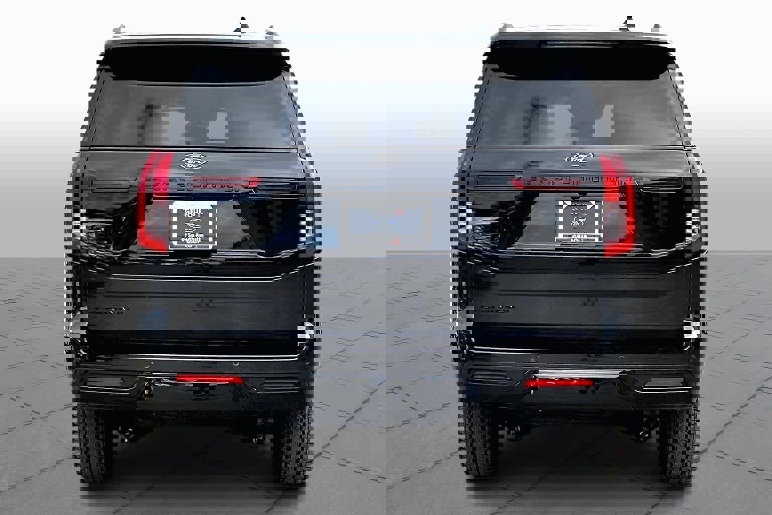 Certified 2025 Ford Expedition Platinum w/ Stealth Appearance Package image 5