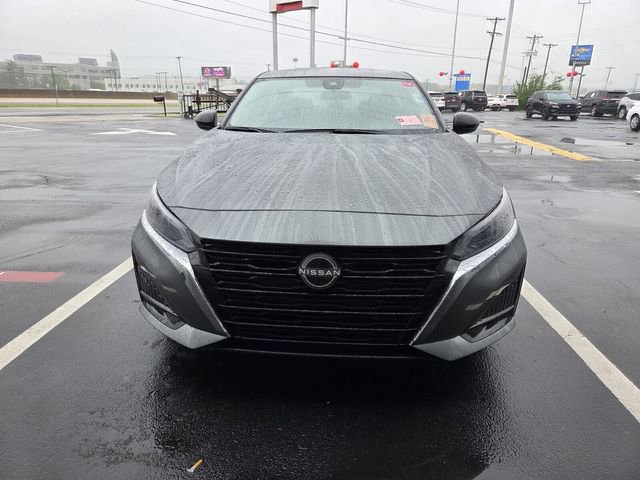 Used 2025 Nissan Altima 2.5 SV FWD image 2