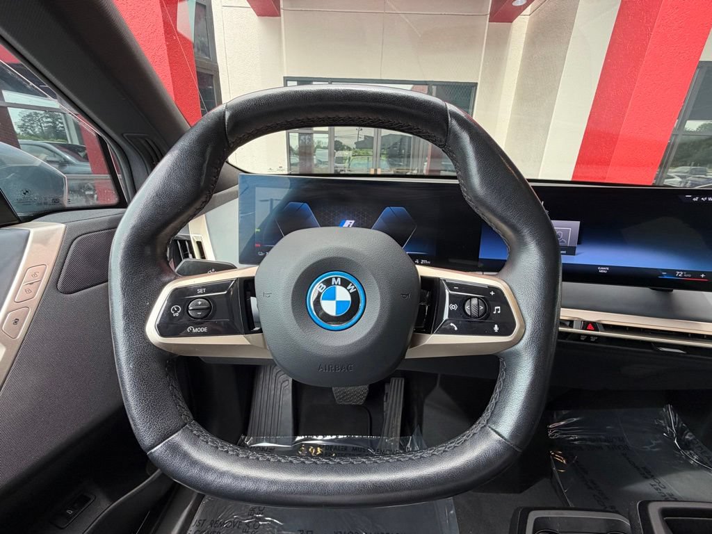 Used 2023 BMW iX xDrive50 w/ Sport Package AWD/4WD image 17