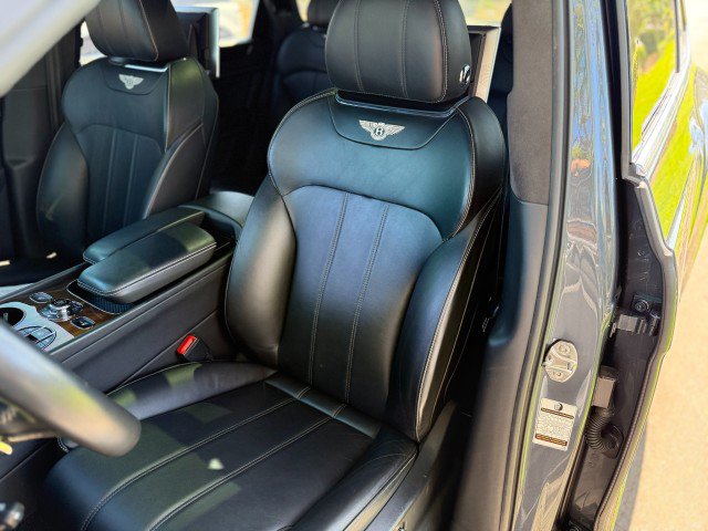 Used 2018 Bentley Bentayga AWD/4WD image 18
