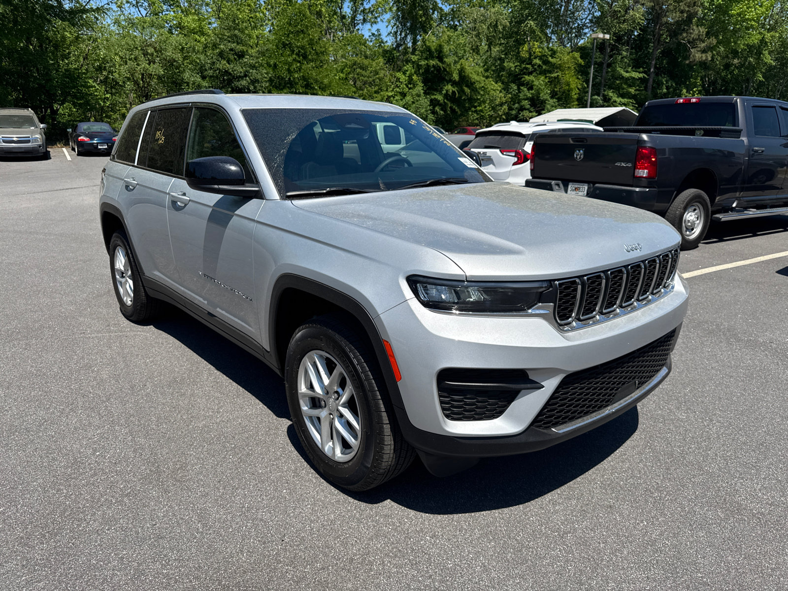 Used 2025 Jeep Grand Cherokee Laredo X RWD image 3
