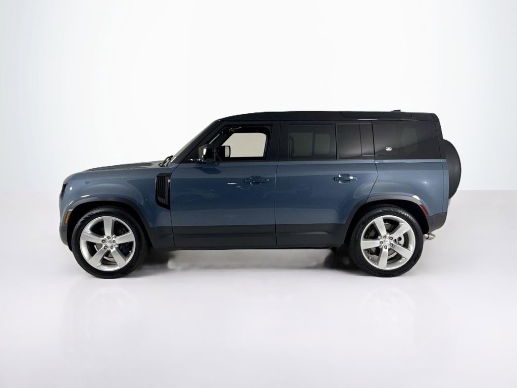 Used 2024 Land Rover Defender 110 SE AWD/4WD image 2
