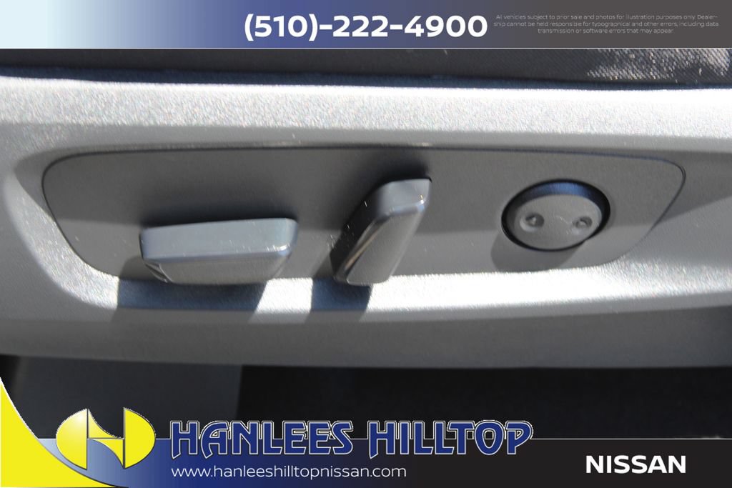 Used 2025 Nissan Pathfinder SV FWD image 14