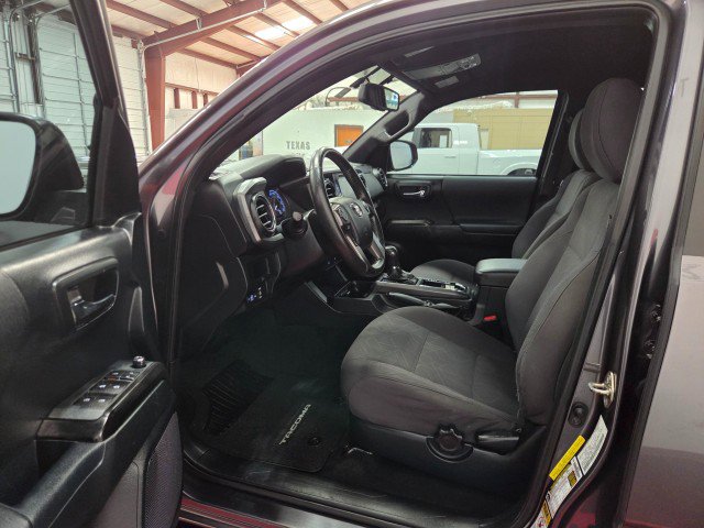 Used 2016 Toyota Tacoma TRD Sport image 6