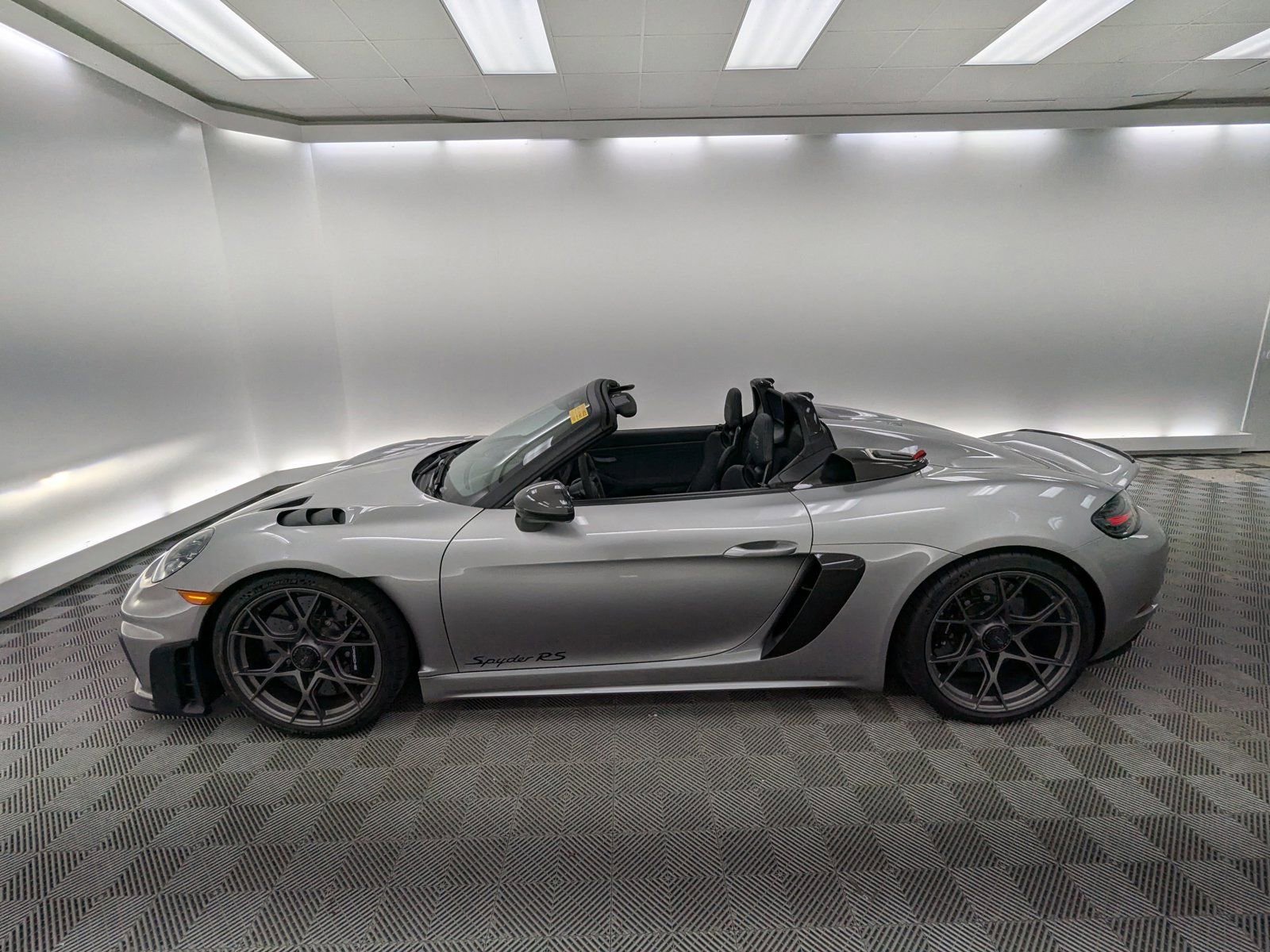Certified 2025 Porsche 718 Boxster Spyder RS image 2