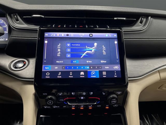 Used 2025 Jeep Grand Cherokee Limited w/ Luxury Tech Group II image 9