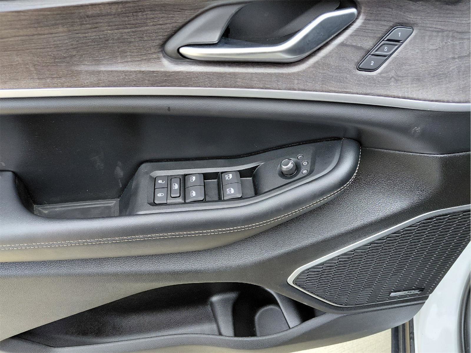 Used 2023 Jeep Grand Cherokee 4WD 4xe image 27