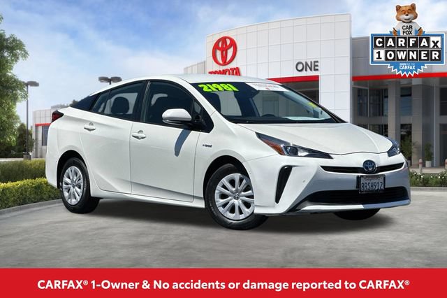 Used 2020 Toyota Prius LE FWD image 2