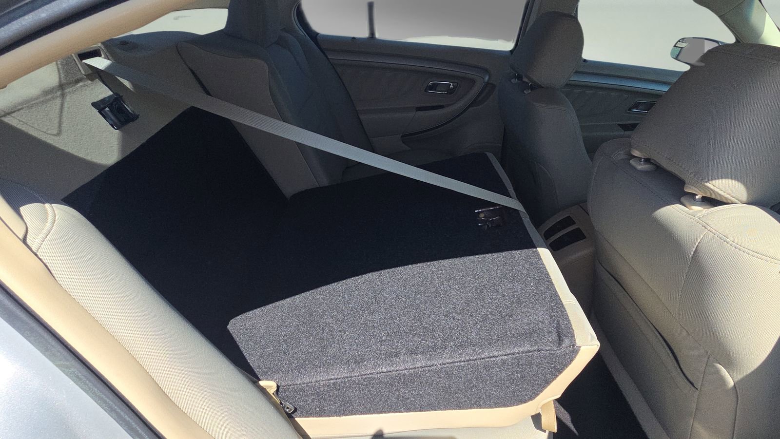 Used 2018 Ford Taurus SE FWD image 17