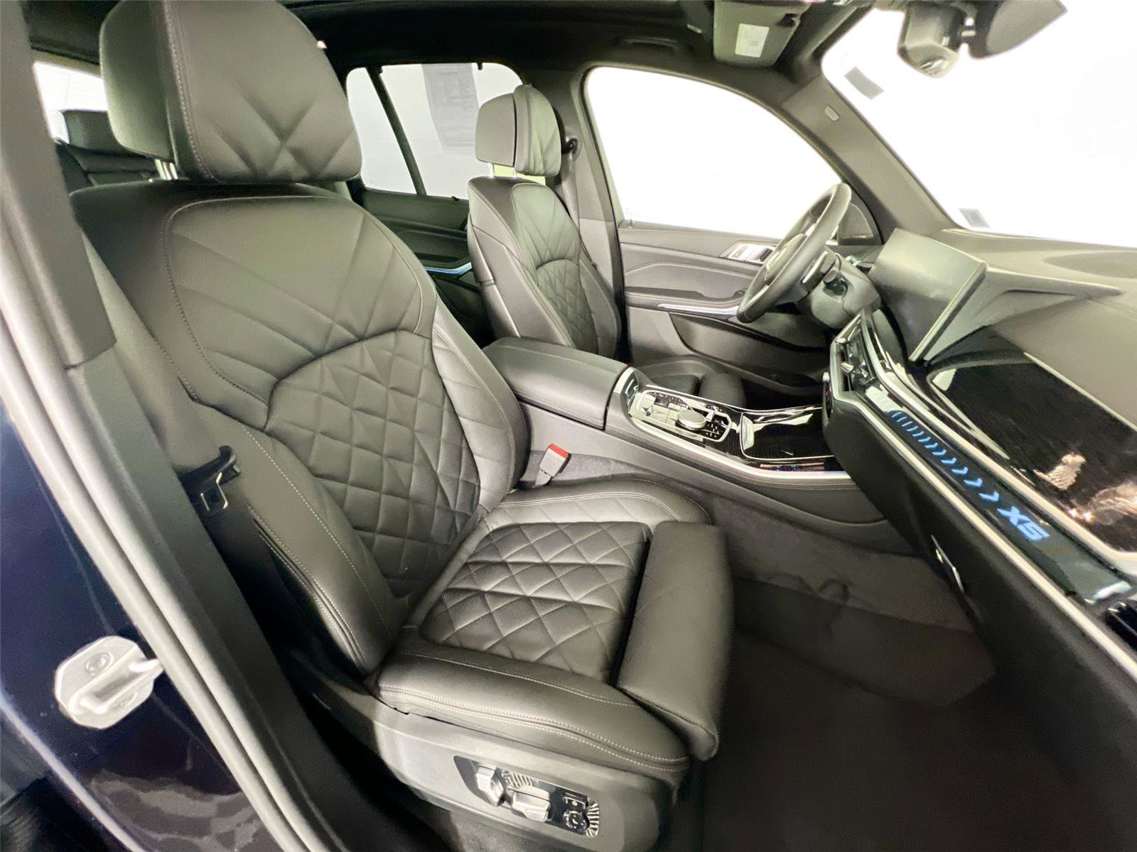 Used 2024 BMW X5 xDrive50e w/ M Sport Package image 27