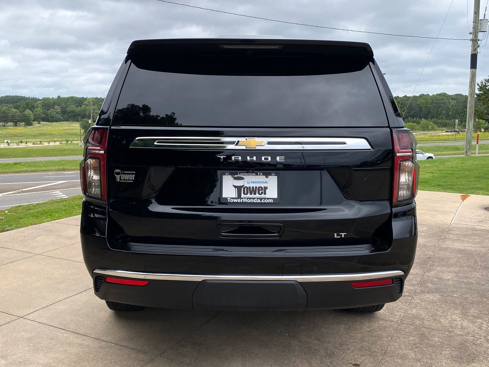 Used 2024 Chevrolet Tahoe LT w/ Luxury Package RWD image 5